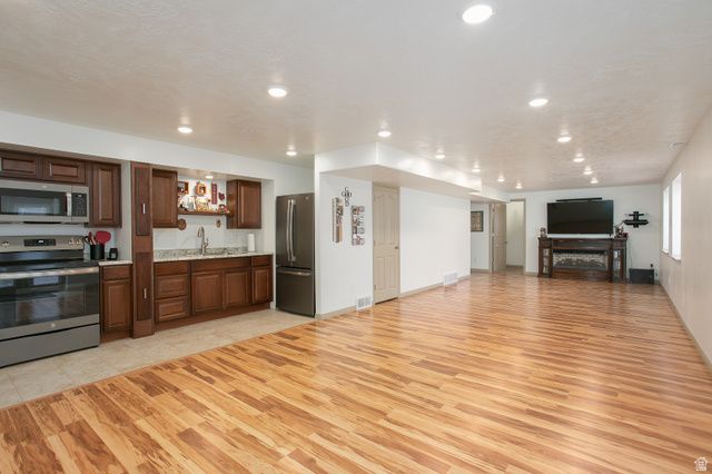 426 S DEER HOLLOW RD, Tooele, UT 84074