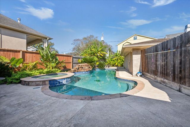 3716 Bellaire Boulevard, Southside Place, TX 77025