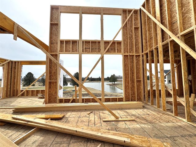 17412 Oakwood Drive, Urbandale, IA 50323