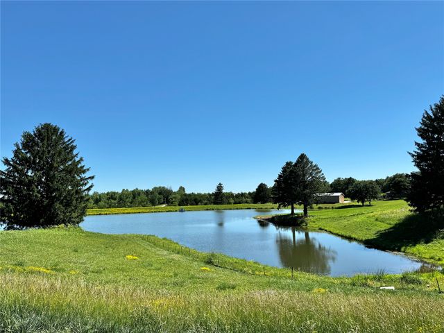 17412 Oakwood Drive, Urbandale, IA 50323