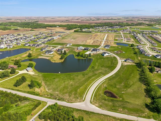 17412 Oakwood Drive, Urbandale, IA 50323