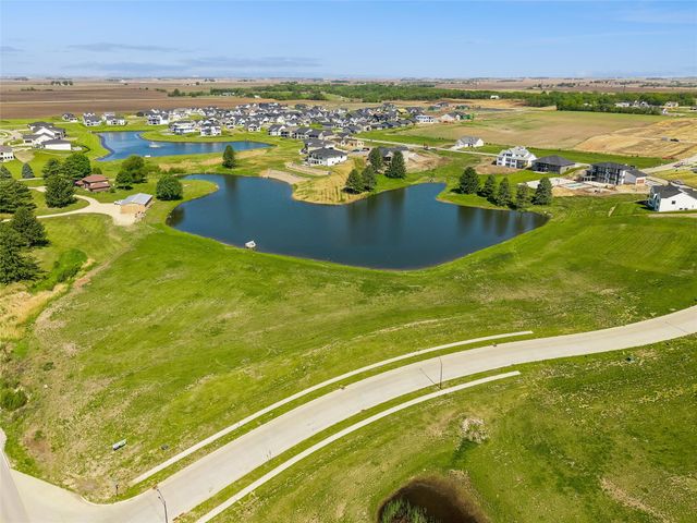 17412 Oakwood Drive, Urbandale, IA 50323