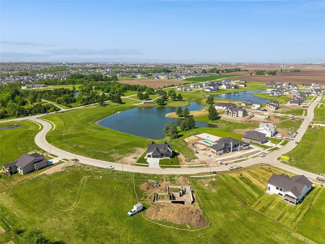 17412 Oakwood Drive, Urbandale, IA 50323