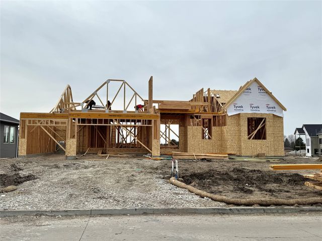 17412 Oakwood Drive, Urbandale, IA 50323