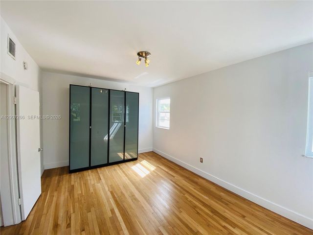 6881 Bay Dr 11, Miami Beach, FL 33141