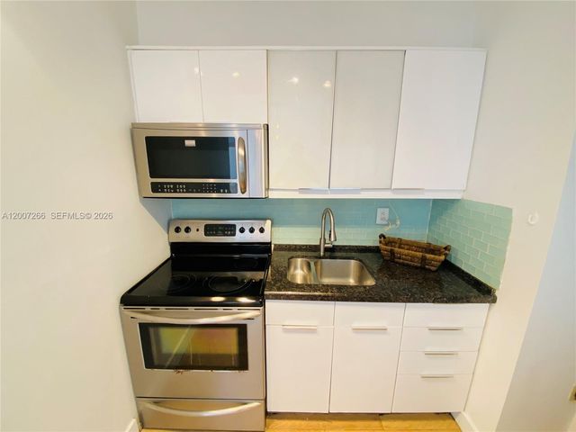 6881 Bay Dr 11, Miami Beach, FL 33141