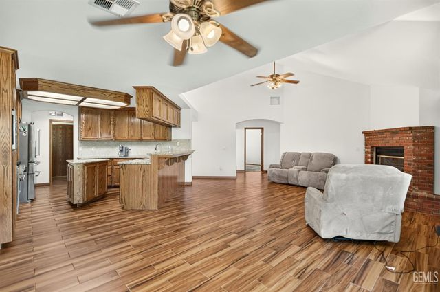 333 Berry Meadow Way, Bakersfield, CA 93308