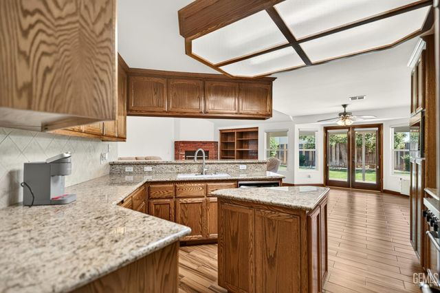 333 Berry Meadow Way, Bakersfield, CA 93308