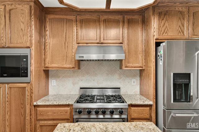 333 Berry Meadow Way, Bakersfield, CA 93308