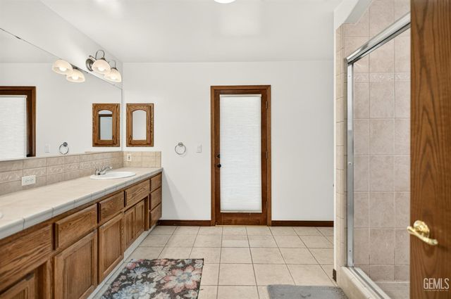 333 Berry Meadow Way, Bakersfield, CA 93308