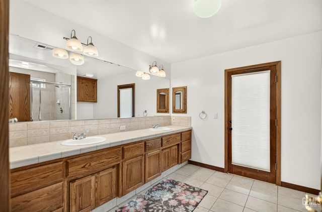 333 Berry Meadow Way, Bakersfield, CA 93308