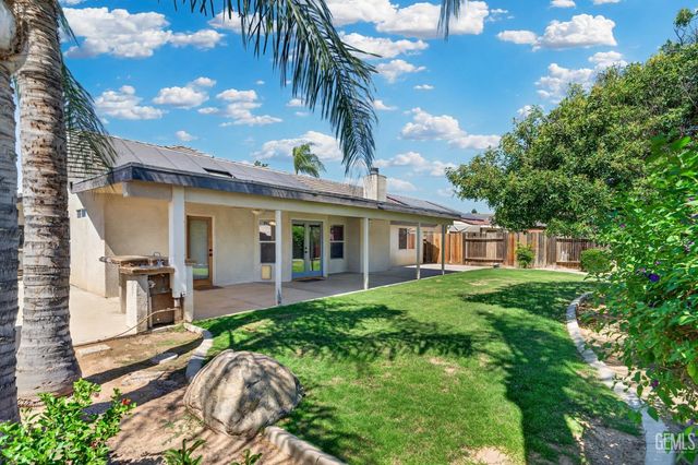 333 Berry Meadow Way, Bakersfield, CA 93308