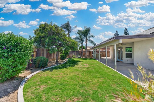333 Berry Meadow Way, Bakersfield, CA 93308