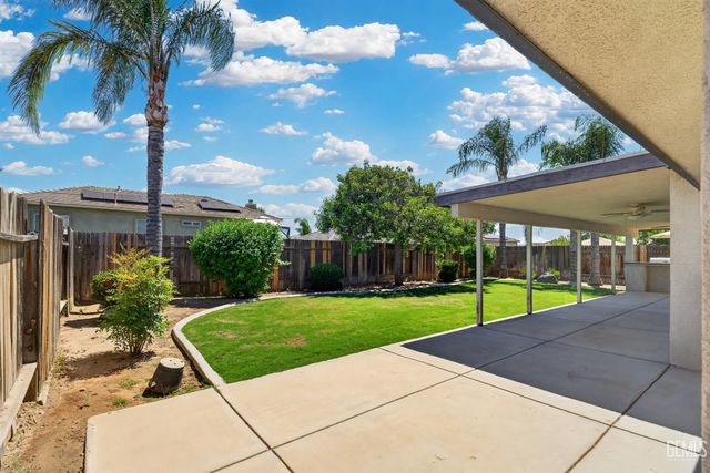 333 Berry Meadow Way, Bakersfield, CA 93308