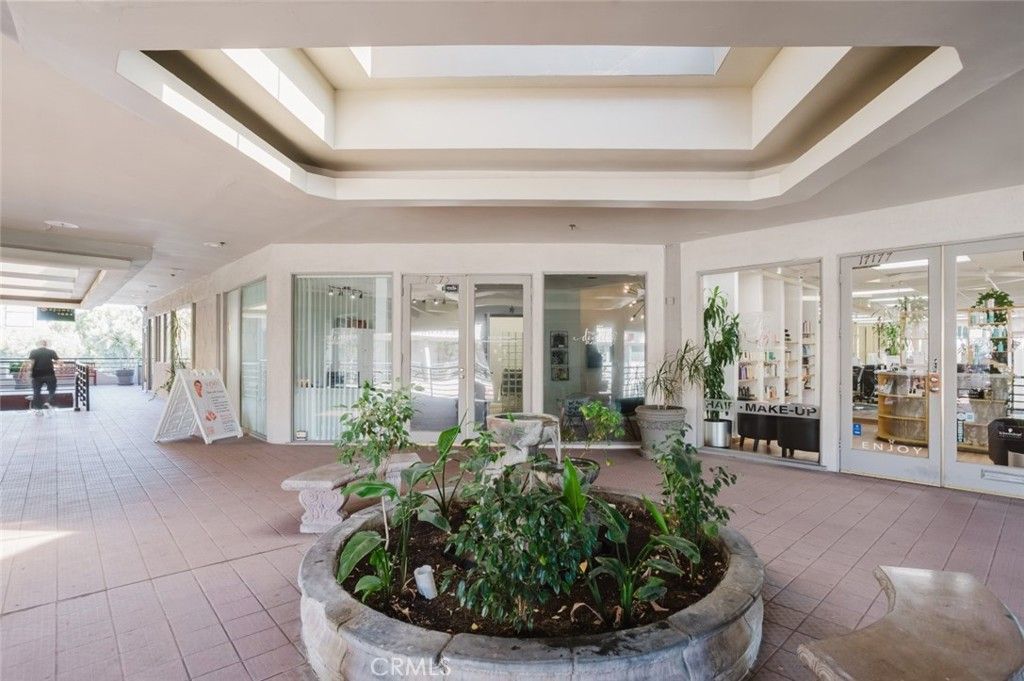 17175 Ventura Boulevard, Encino, CA 91316 — photo 2