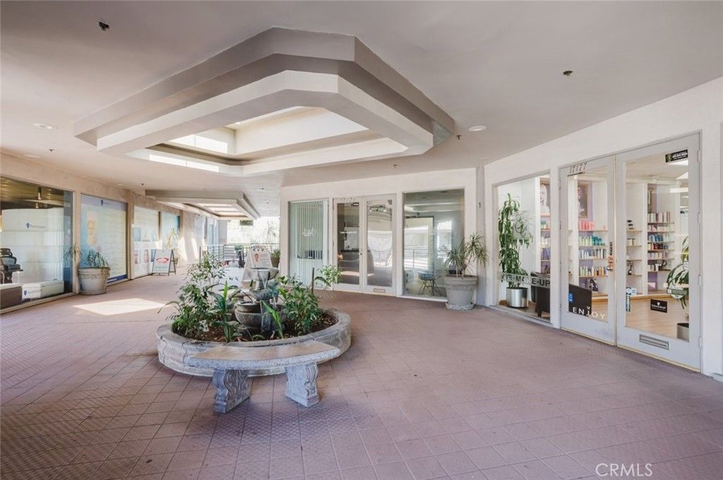 17175 Ventura Boulevard, Encino, CA 91316 — photo 3