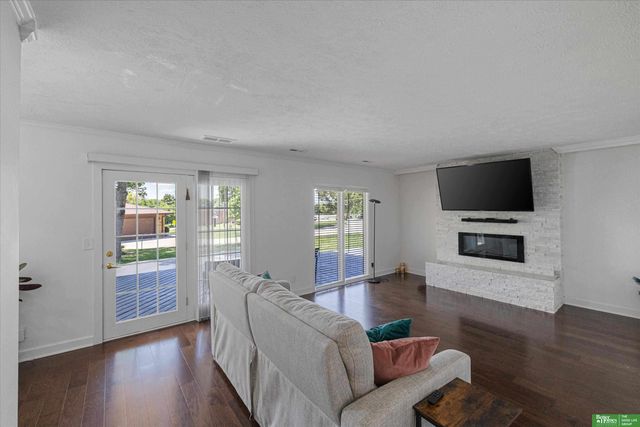 1107 Somerset Drive, Bellevue, NE 68005