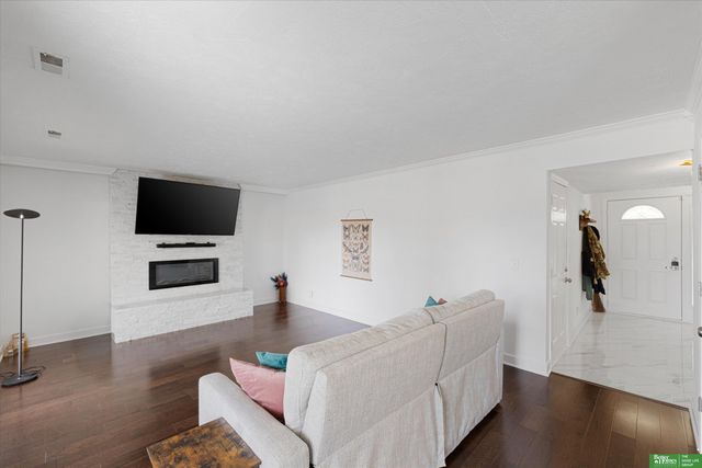 1107 Somerset Drive, Bellevue, NE 68005