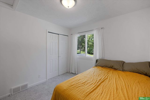 1107 Somerset Drive, Bellevue, NE 68005
