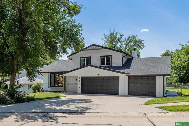 1107 Somerset Drive, Bellevue, NE 68005