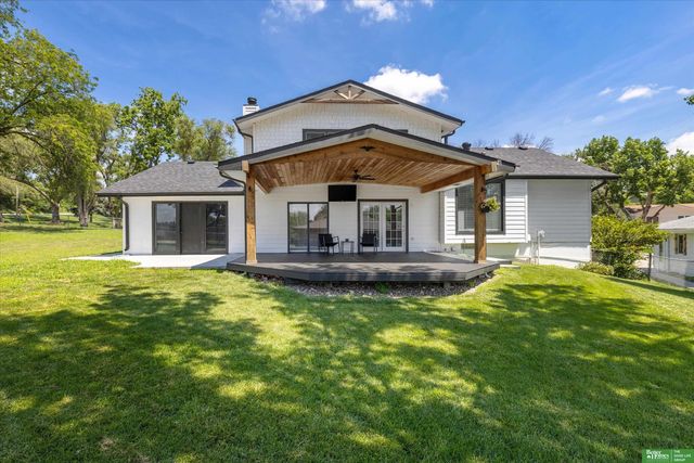 1107 Somerset Drive, Bellevue, NE 68005