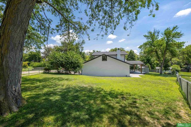 1107 Somerset Drive, Bellevue, NE 68005