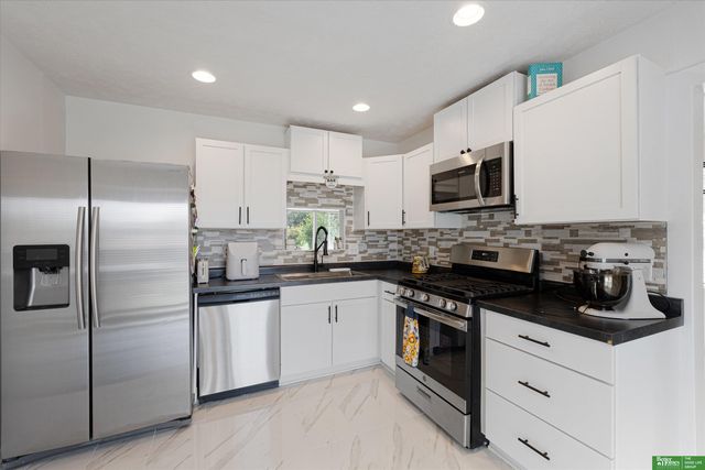 1107 Somerset Drive, Bellevue, NE 68005