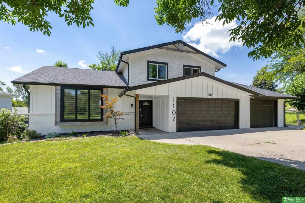 1107 Somerset Drive, Bellevue, NE 68005