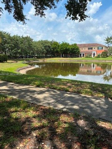 2551 SW 99th Way, Miramar, FL 33025