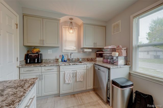 16661 Five Points Street, Redford Charter Township, MI 48240