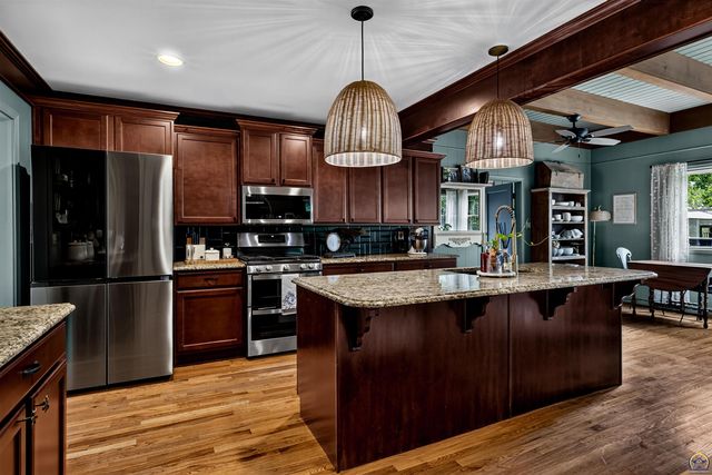 3640 SW York Way, Topeka, KS 66604