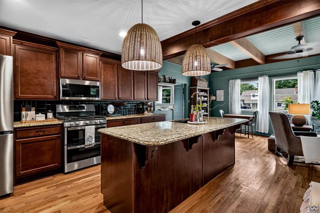 3640 SW York Way, Topeka, KS 66604