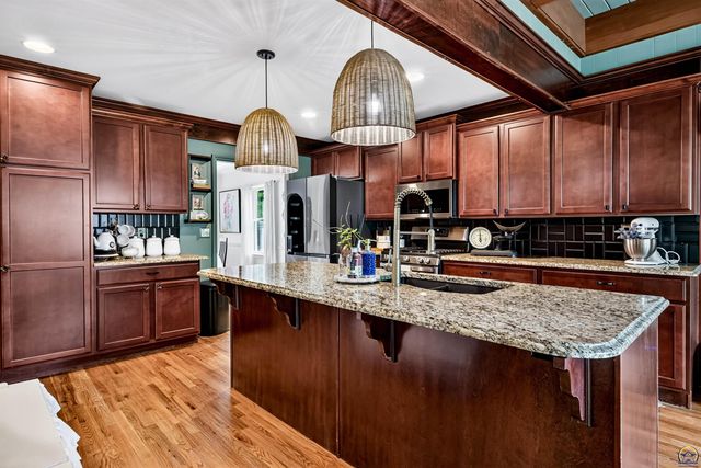 3640 SW York Way, Topeka, KS 66604