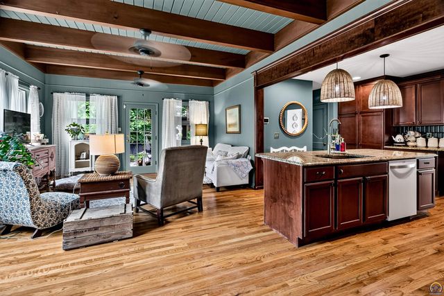 3640 SW York Way, Topeka, KS 66604
