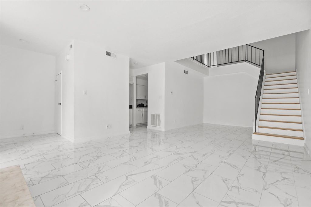 2409 Bering Drive 4, Houston, TX 77057