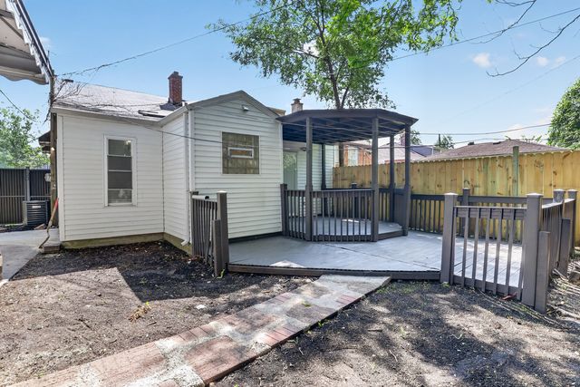 9722 S Merrion Avenue, Chicago, IL 60617