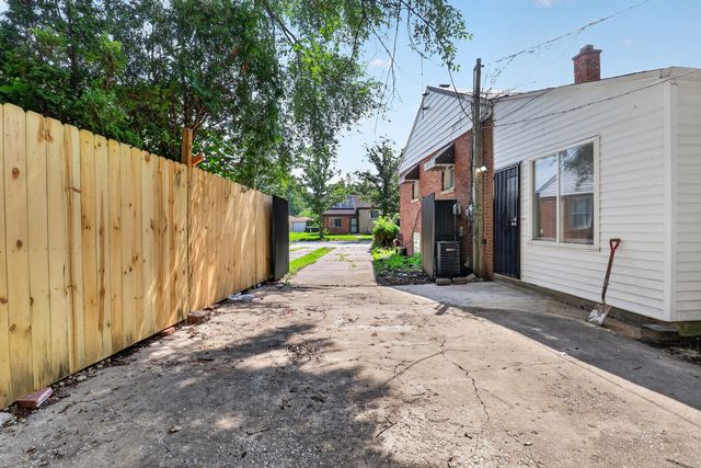 9722 S Merrion Avenue, Chicago, IL 60617