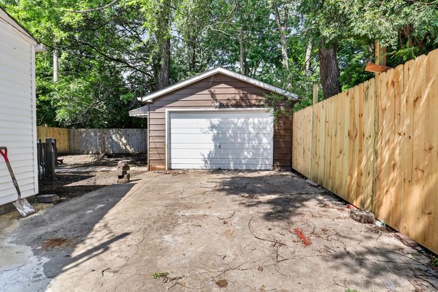 9722 S Merrion Avenue, Chicago, IL 60617