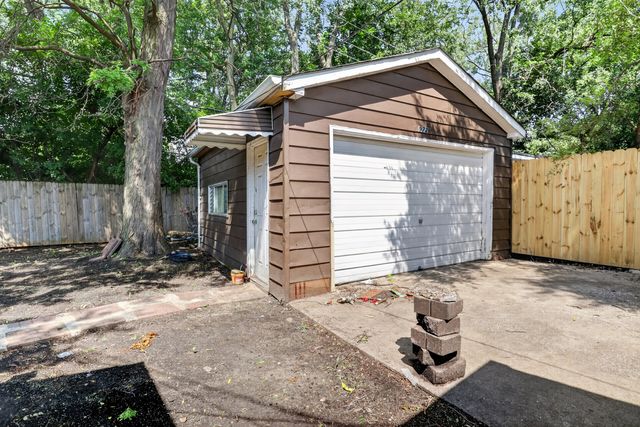 9722 S Merrion Avenue, Chicago, IL 60617