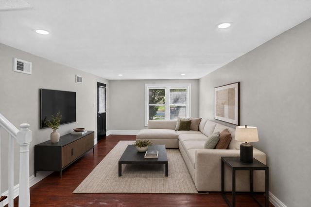 9722 S Merrion Avenue, Chicago, IL 60617