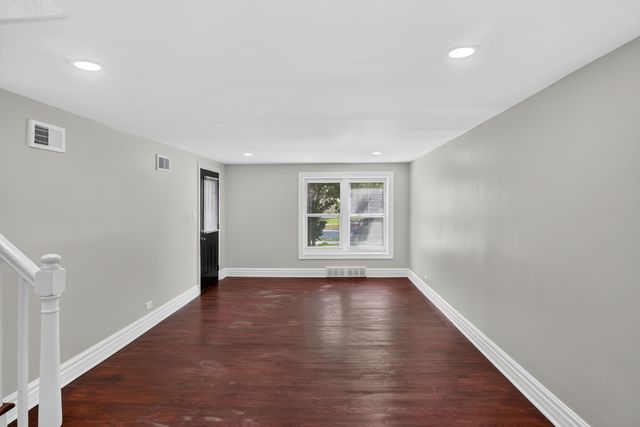 9722 S Merrion Avenue, Chicago, IL 60617