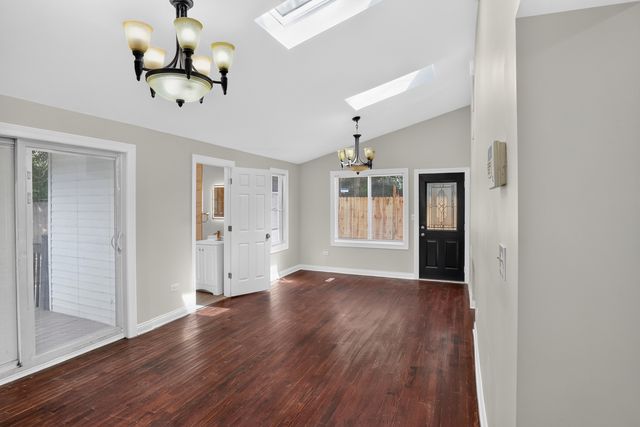 9722 S Merrion Avenue, Chicago, IL 60617