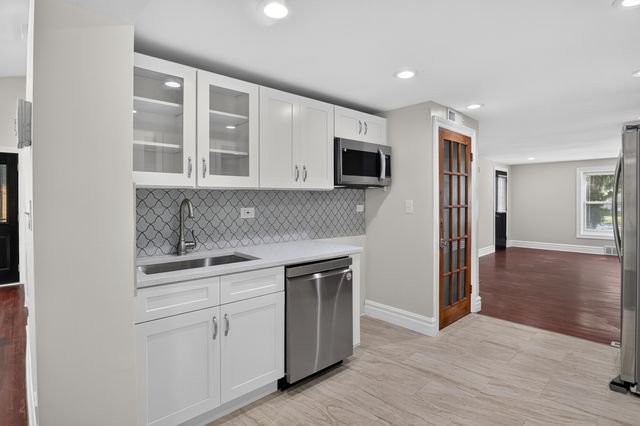 9722 S Merrion Avenue, Chicago, IL 60617