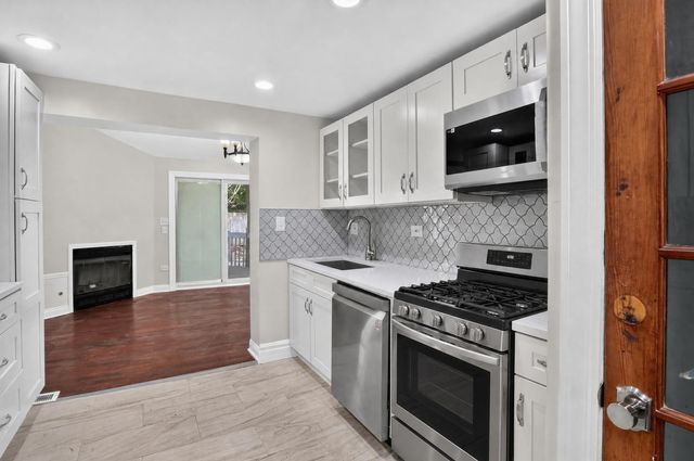9722 S Merrion Avenue, Chicago, IL 60617