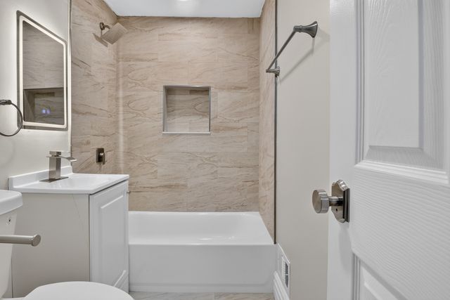 9722 S Merrion Avenue, Chicago, IL 60617