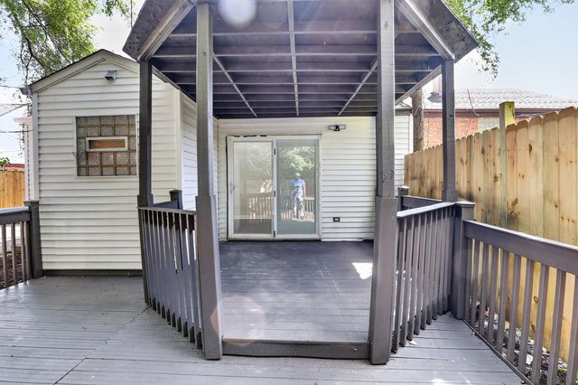 9722 S Merrion Avenue, Chicago, IL 60617