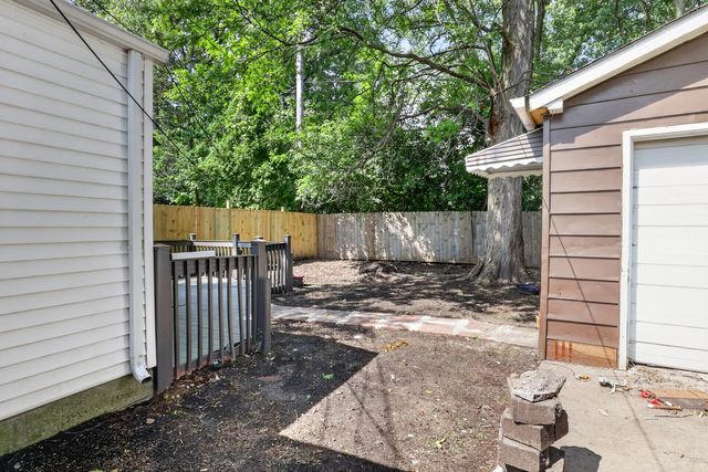 9722 S Merrion Avenue, Chicago, IL 60617