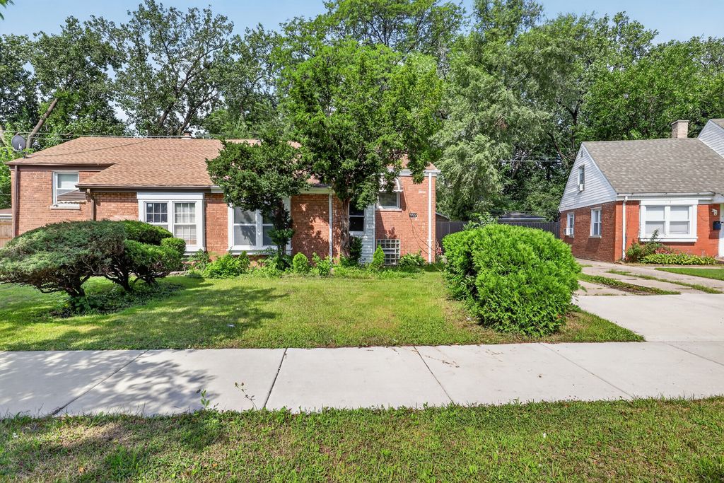 9722 S Merrion Avenue, Chicago, IL 60617