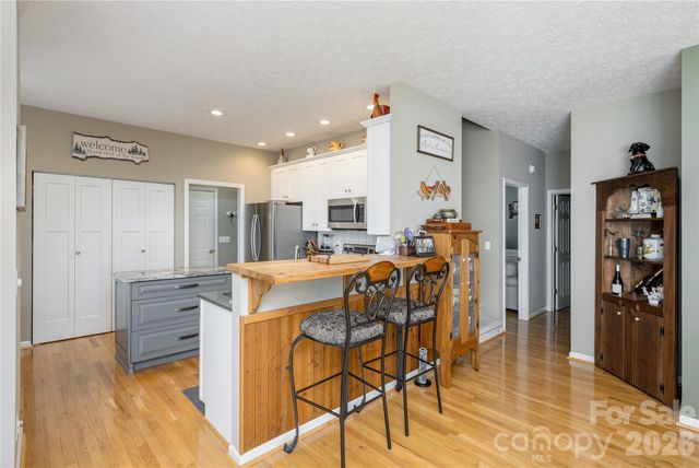 2115 Cumming Woods Court, Hendersonville, NC 28739