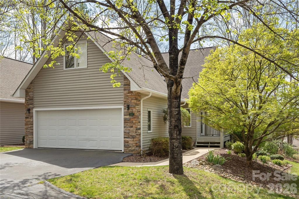 2115 Cumming Woods Court, Hendersonville, NC 28739